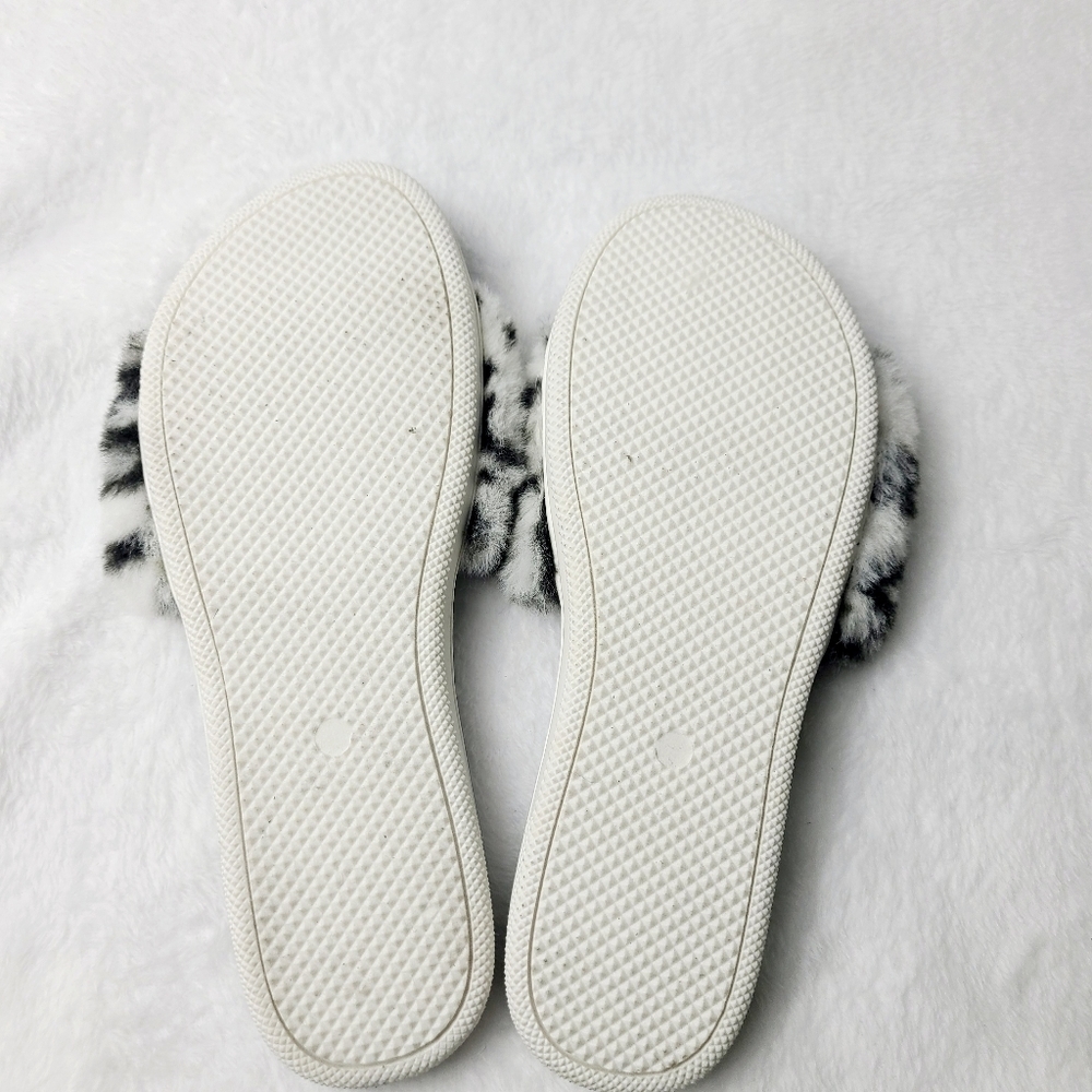 NEW DV BY DOLCE VITA jinah faux fur slipe-on sandals - Picture 4 of 5